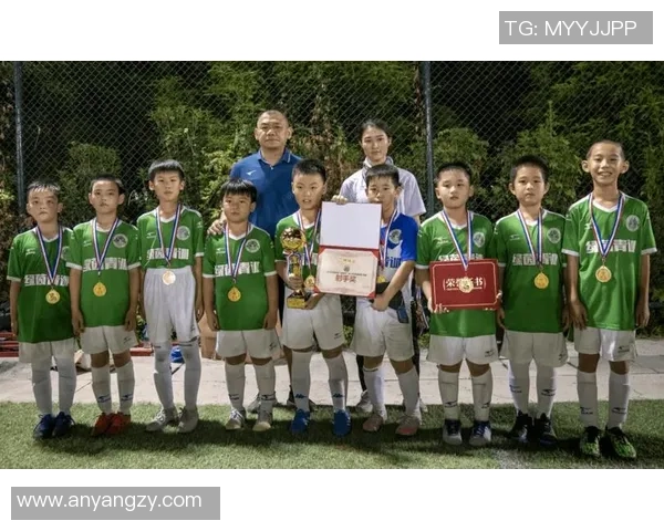 深圳足球队心理素质深度对比分析与影响因素探讨 深圳足球队心理素质深度对比分析与影响因素探讨