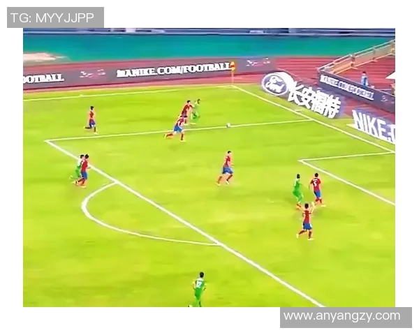 足球明星携锋利刀具的高清图片展现运动与力量的完美结合